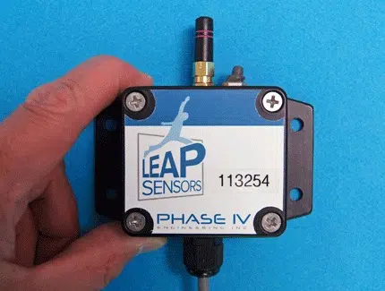 Wireless sensor with industrial metal enclosure and external antenna